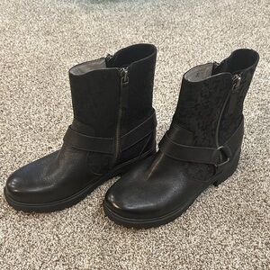 Alegria black boots chunky zipper bikercore